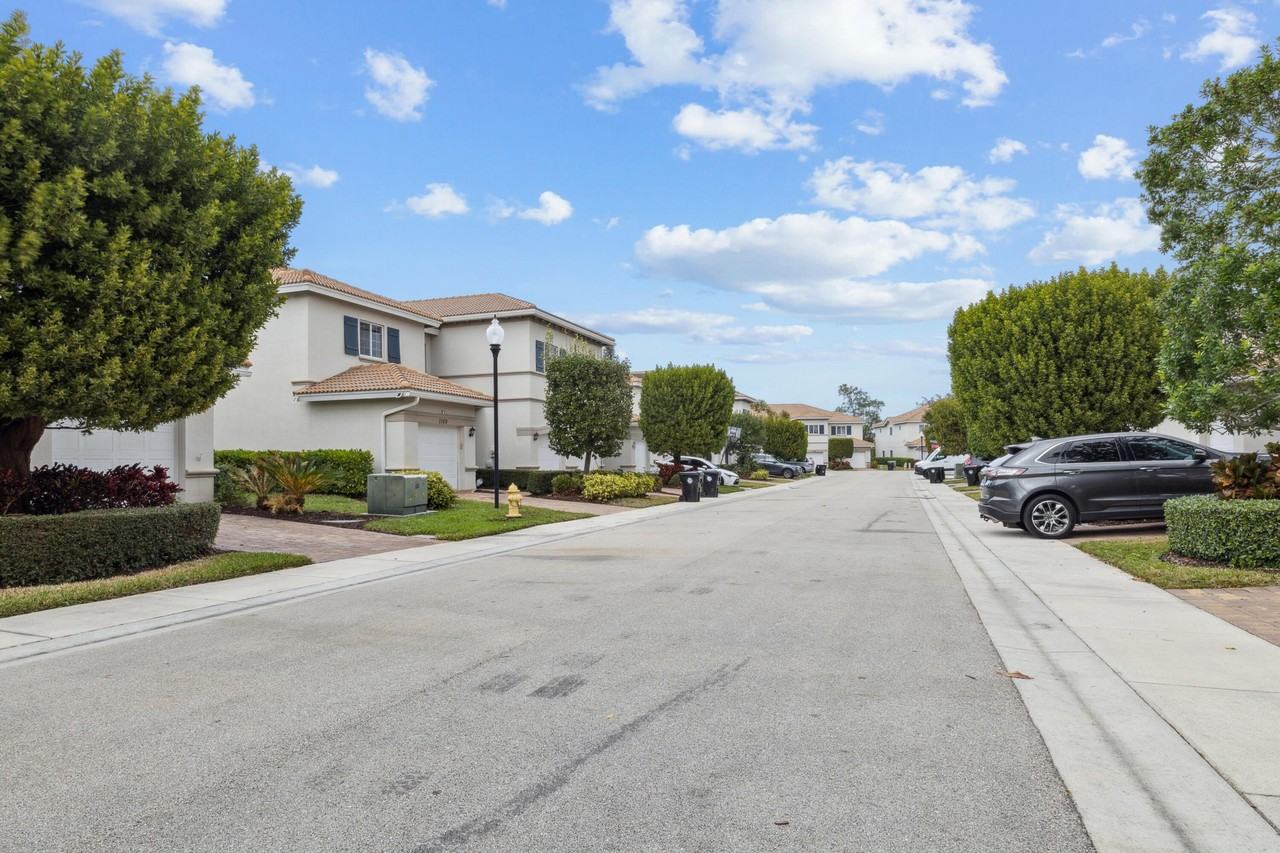 1169 Sepia Ln - Photo 3 of 32