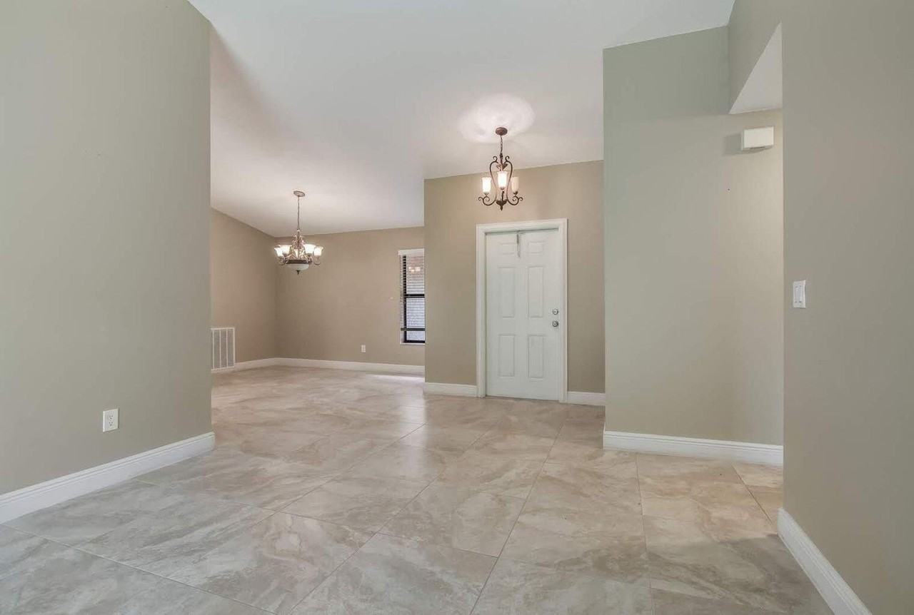 2713 Yarmouth Dr - Photo 6 of 17