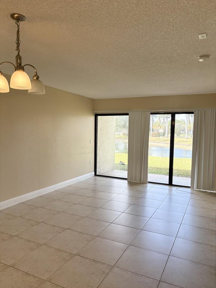 1545 Lake Crystal Dr #C - Photo 4 of 19