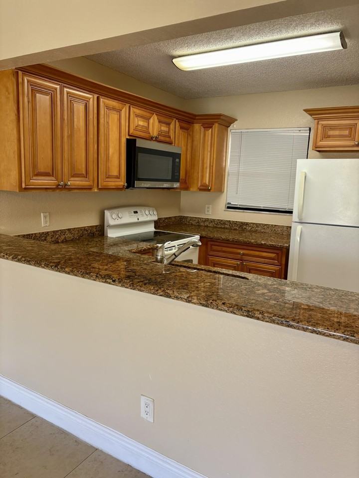 1545 Lake Crystal Dr #C - Photo 6 of 19