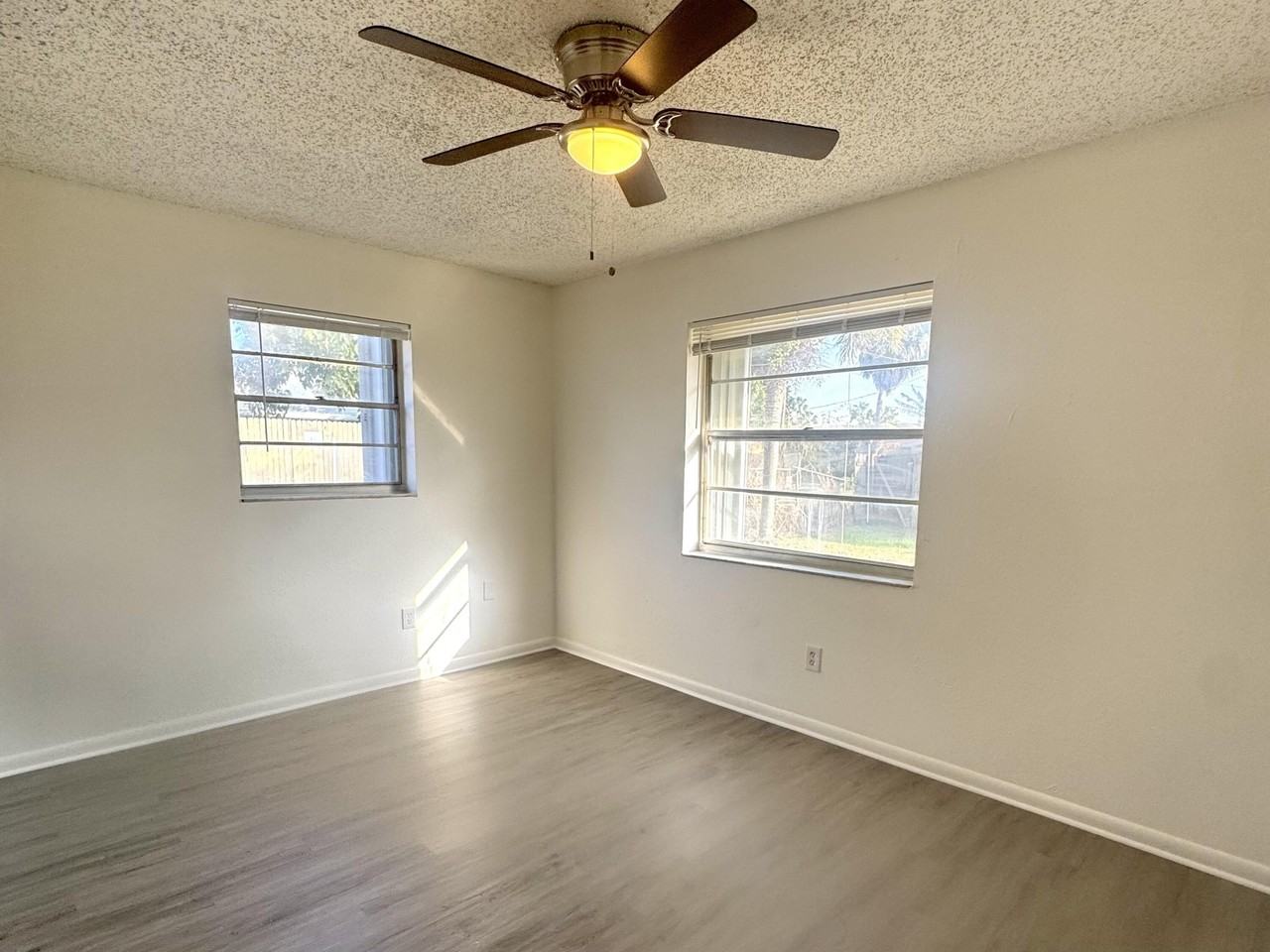 3072 Martin Ave - Photo 4 of 7