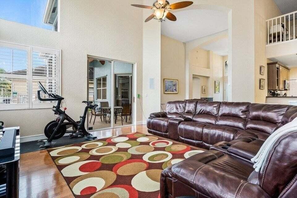 12437 Antille Dr - Photo 4 of 28