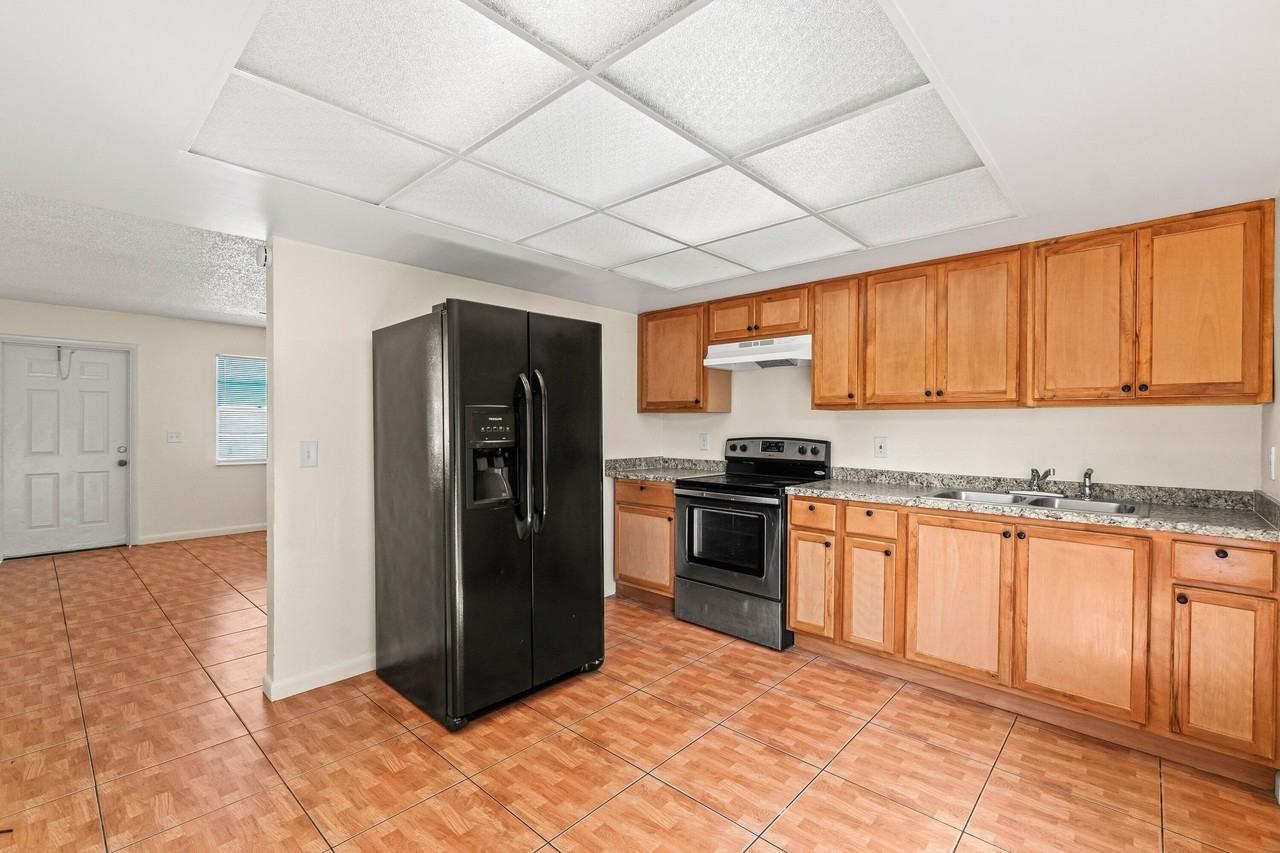 4881 Gulfstream Rd - Photo 5 of 21