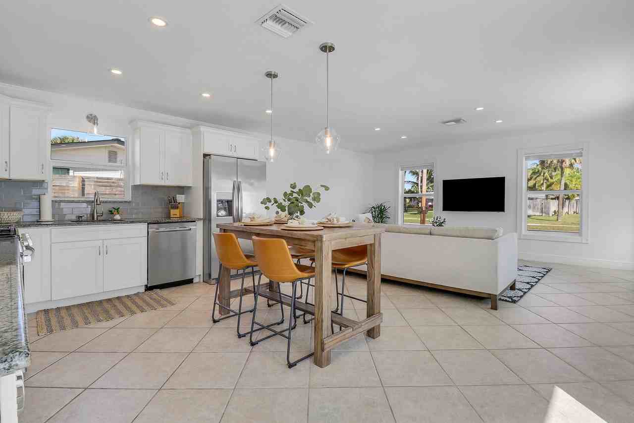 615 Westwind Dr - Photo 4 of 30