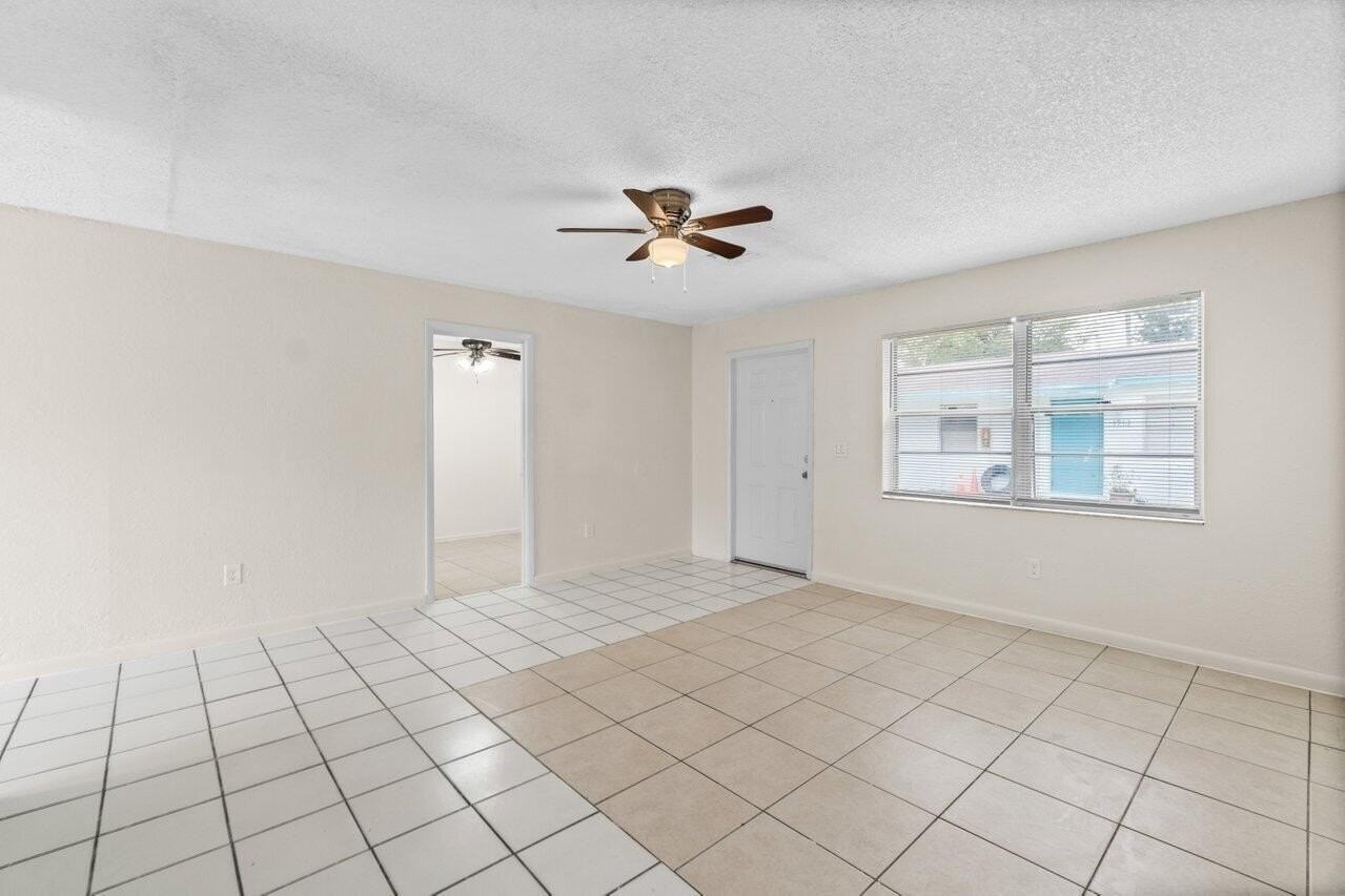 4907 Gulfstream Rd - Photo 4 of 20