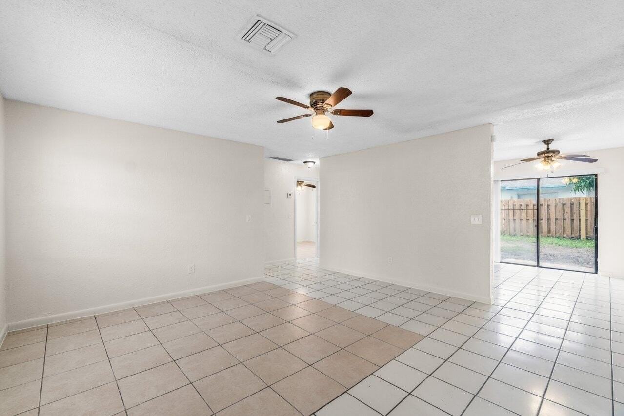 4907 Gulfstream Rd - Photo 6 of 20