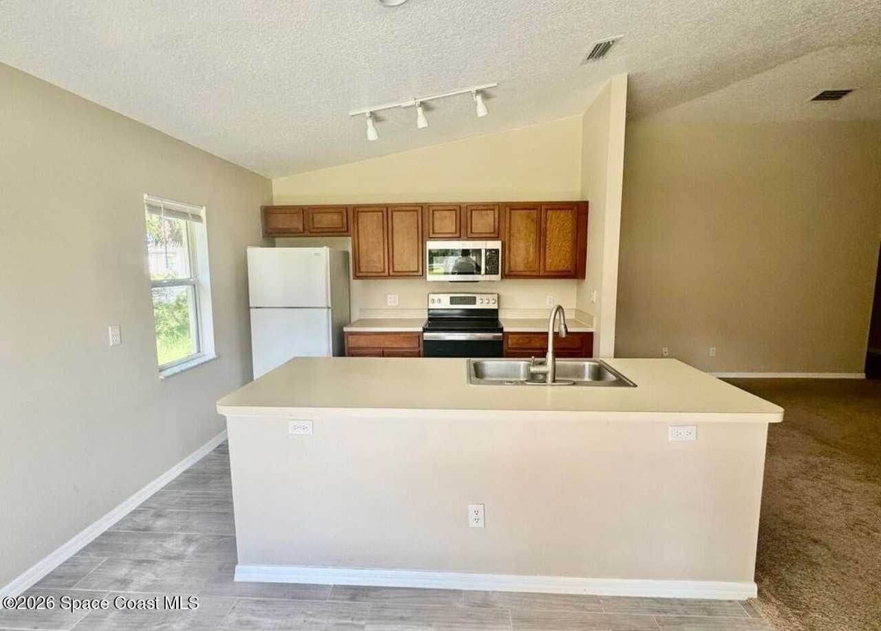 1072 Flintlock Ave Se #1 - Photo 3 of 9