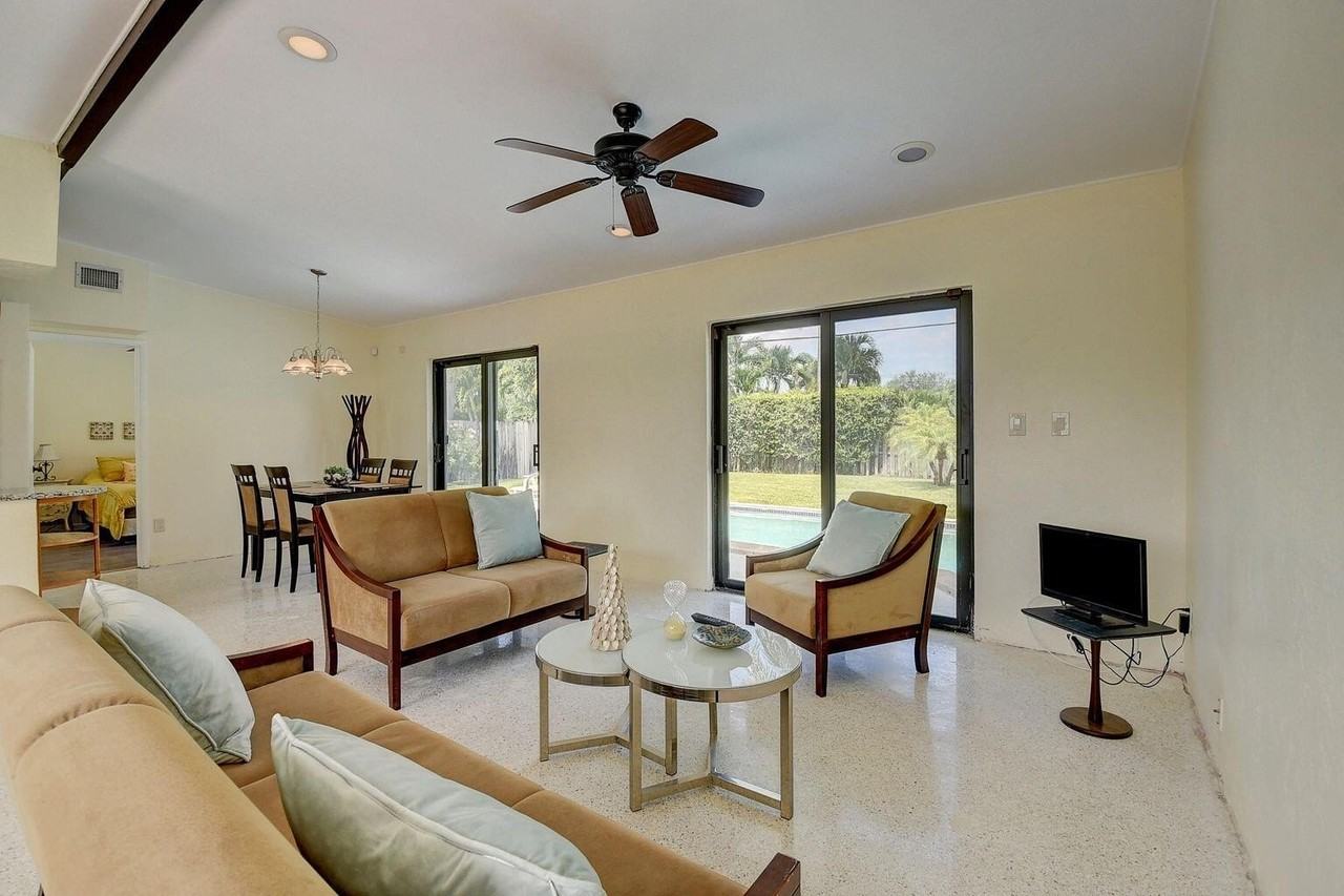 64 Sw 9th Ave - Photo 2 of 15