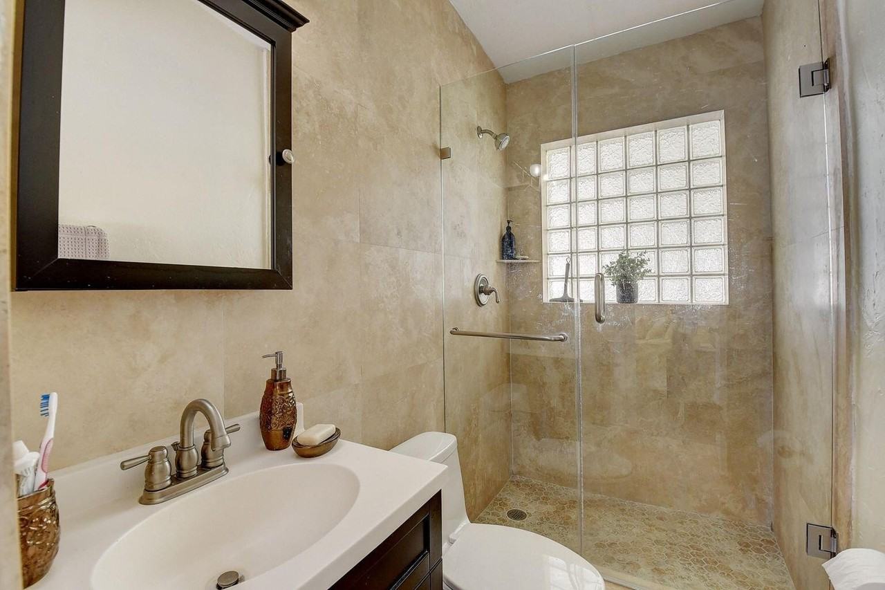 64 Sw 9th Ave - Photo 7 of 15