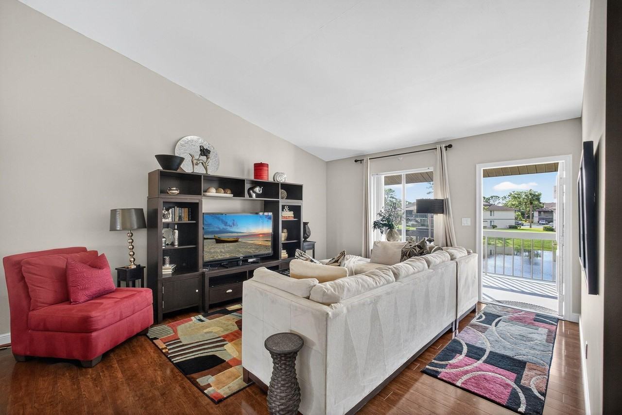 6485 Chasewood Dr #G - Photo 6 of 38