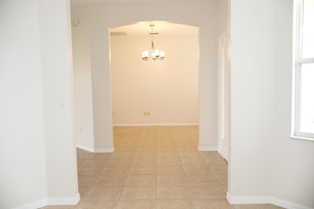 1485 Sw Santiago Ave - Photo 3 of 23