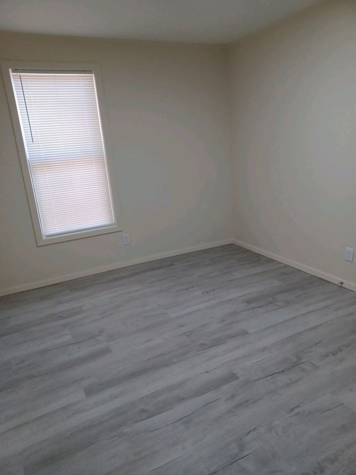 1403 Lincoln Ave #1 - Photo 3 of 5