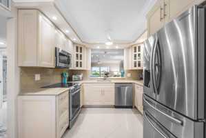 featured image of 7286 Huntington Ln #301