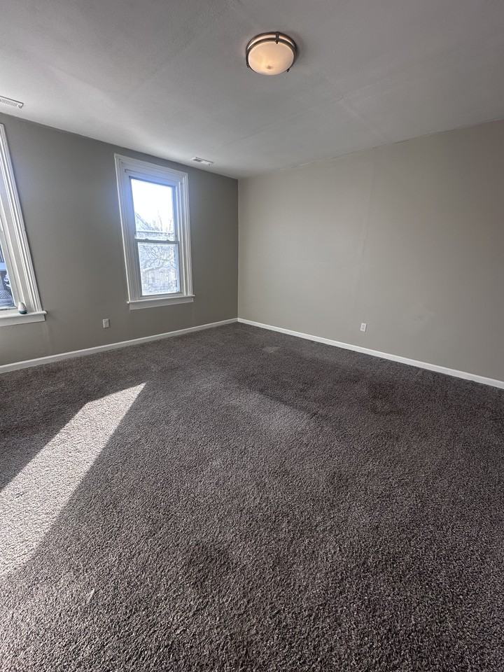 7100 Lawn Ave - Photo 2 of 17