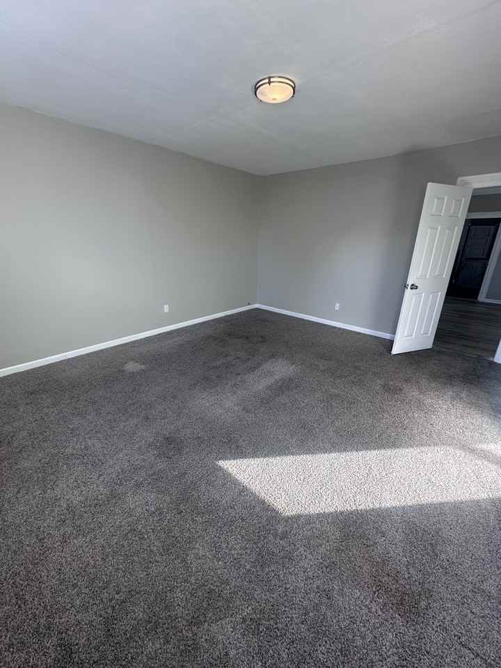 7100 Lawn Ave - Photo 3 of 17