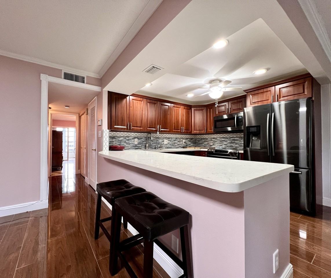 313 Wellington L - Photo 3 of 21