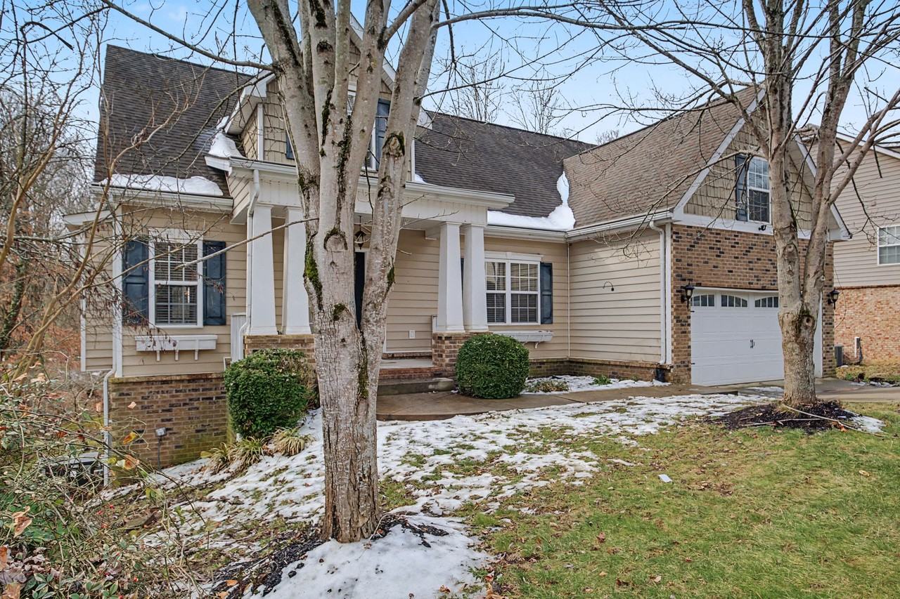 1857 Woodland Pointe Dr #1 - Photo 3 of 40