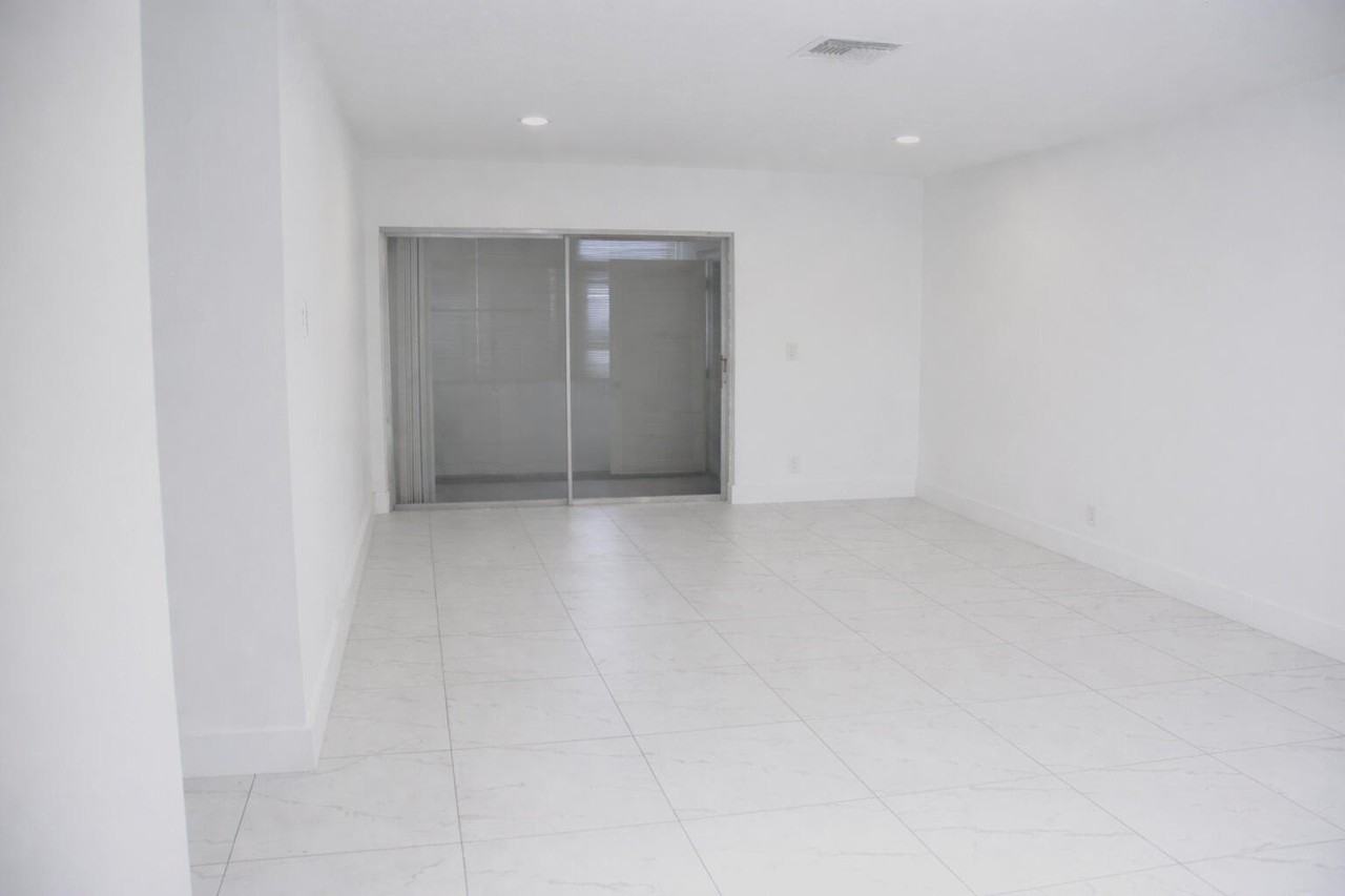 2531 Barkley Dr W #D - Photo 3 of 31