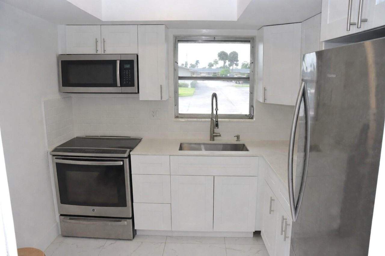 2531 Barkley Dr W #D - Photo 4 of 31