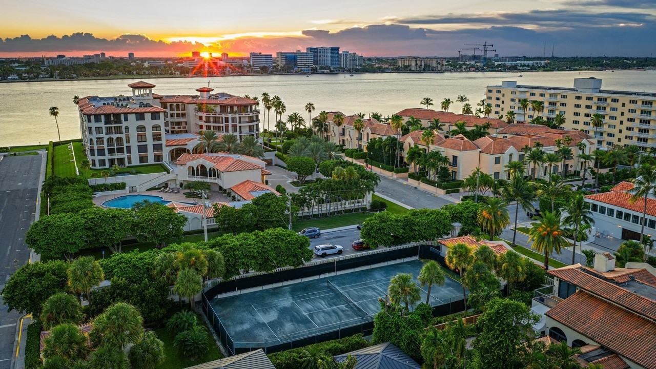 245 Everglade Ave - Photo 3 of 36