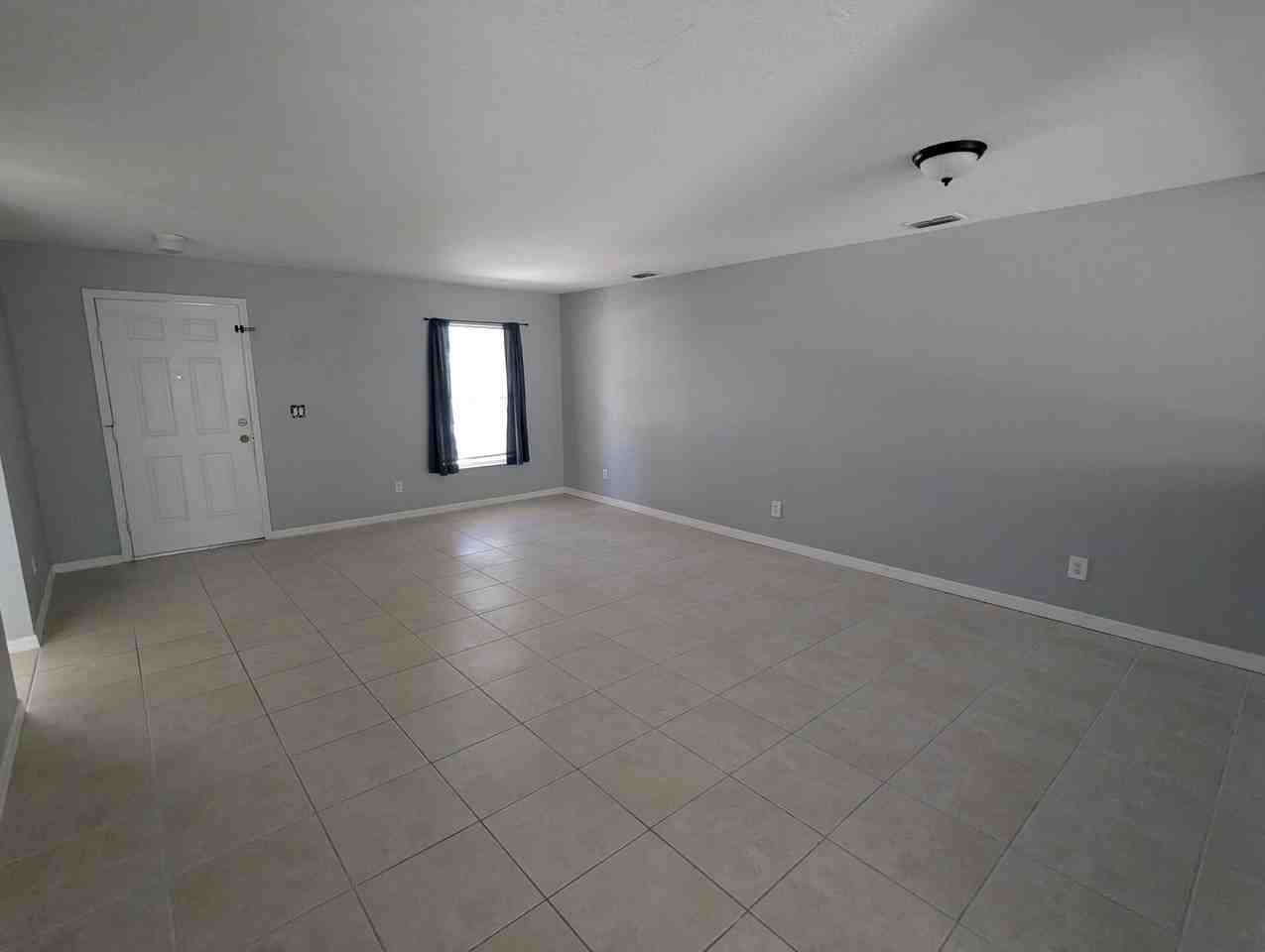 2031 Sw Hampshire Ln - Photo 3 of 17