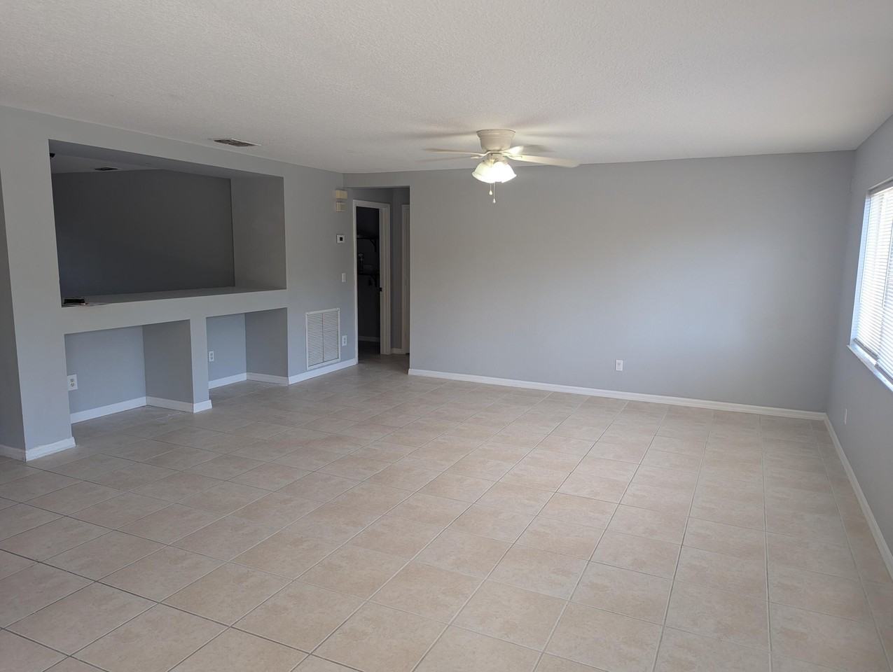 2031 Sw Hampshire Ln - Photo 5 of 17