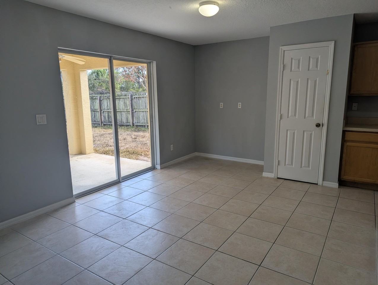 2031 Sw Hampshire Ln - Photo 6 of 17