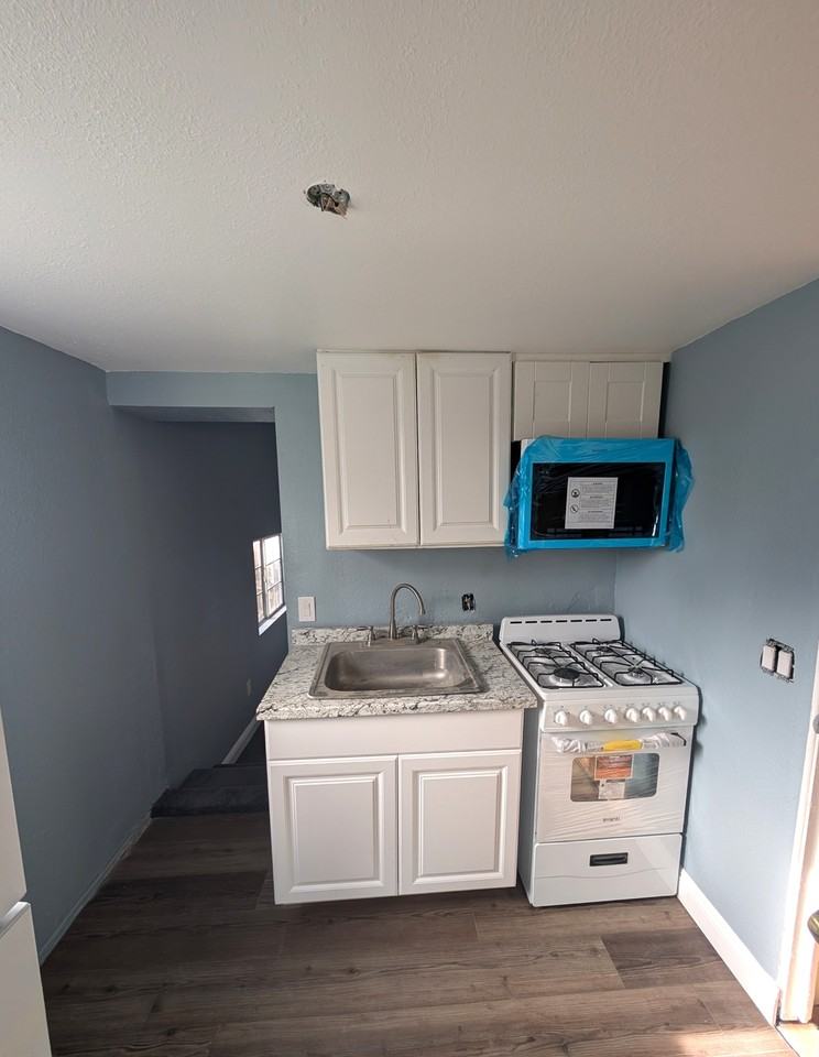 1018 Lucas St #1 - Photo 3 of 9