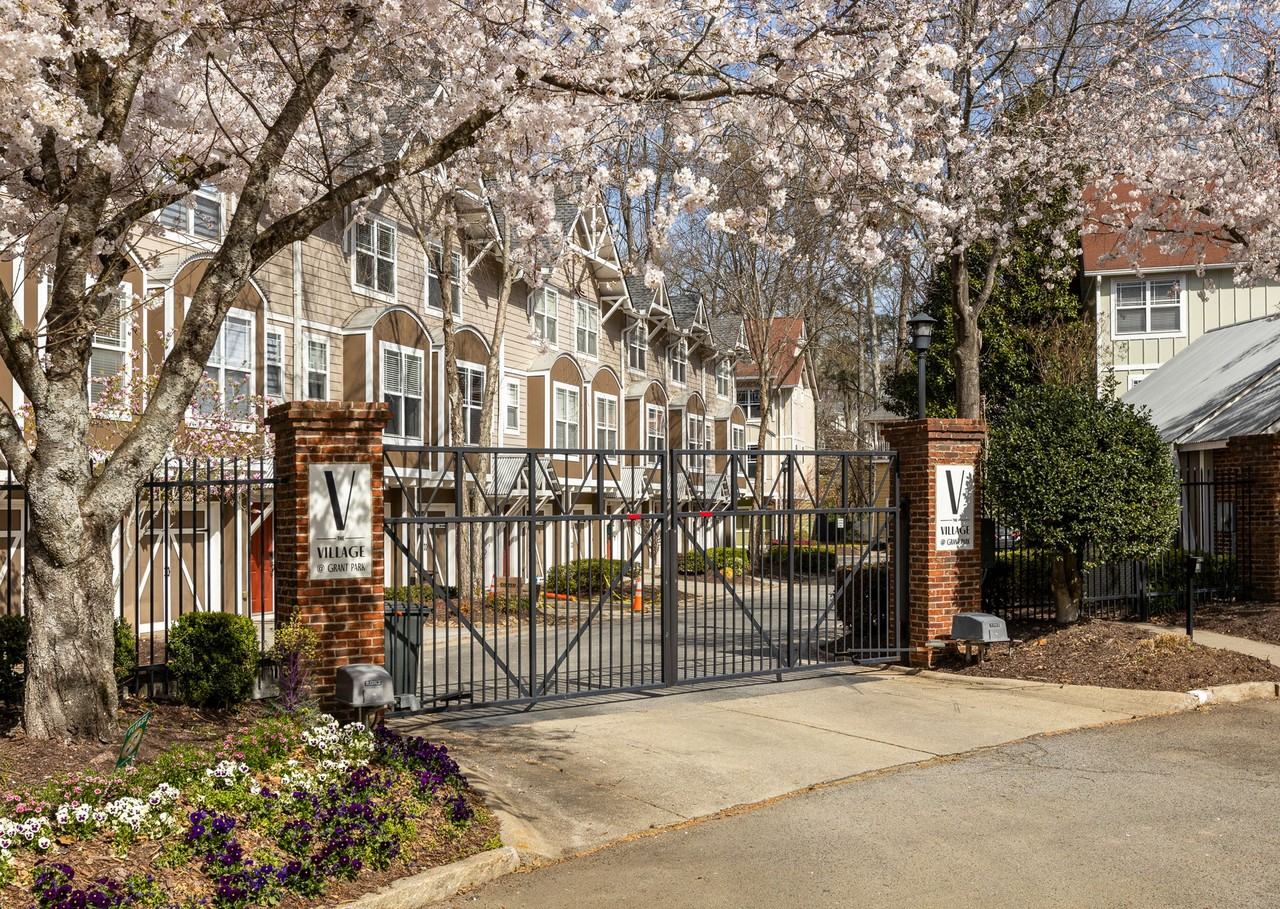 380 Grant Circle SE - 306Unit 306 #306 - Photo 3 of 30