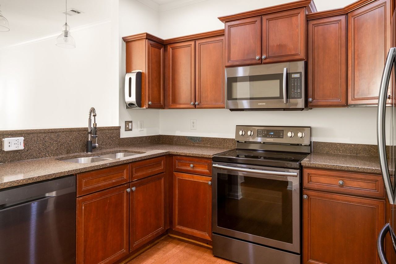 380 Grant Circle SE - 306Unit 306 #306 - Photo 7 of 30