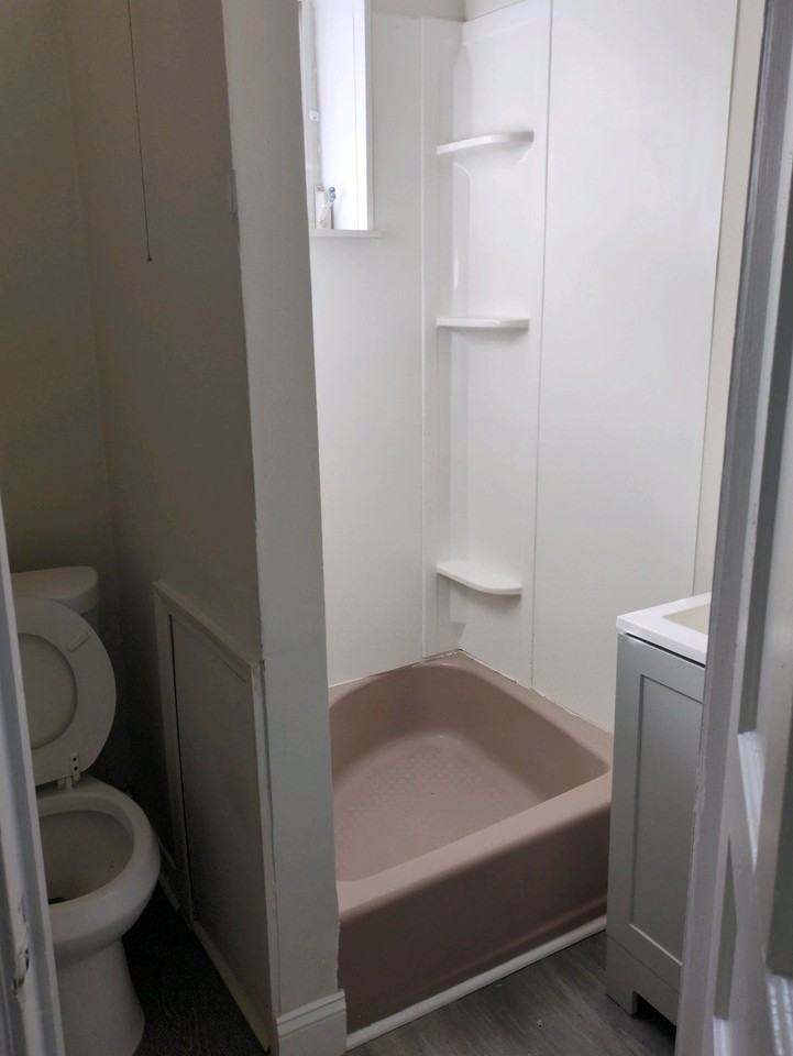 1808 W 3rd St #1 - Photo 4 of 10