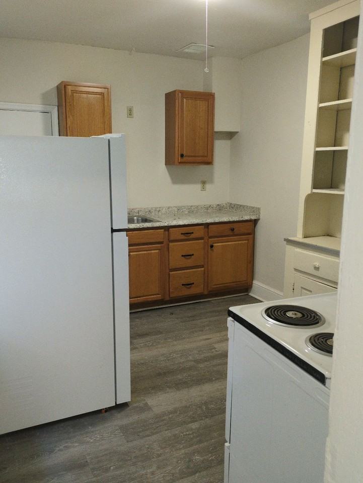 1808 W 3rd St #1 - Photo 6 of 10