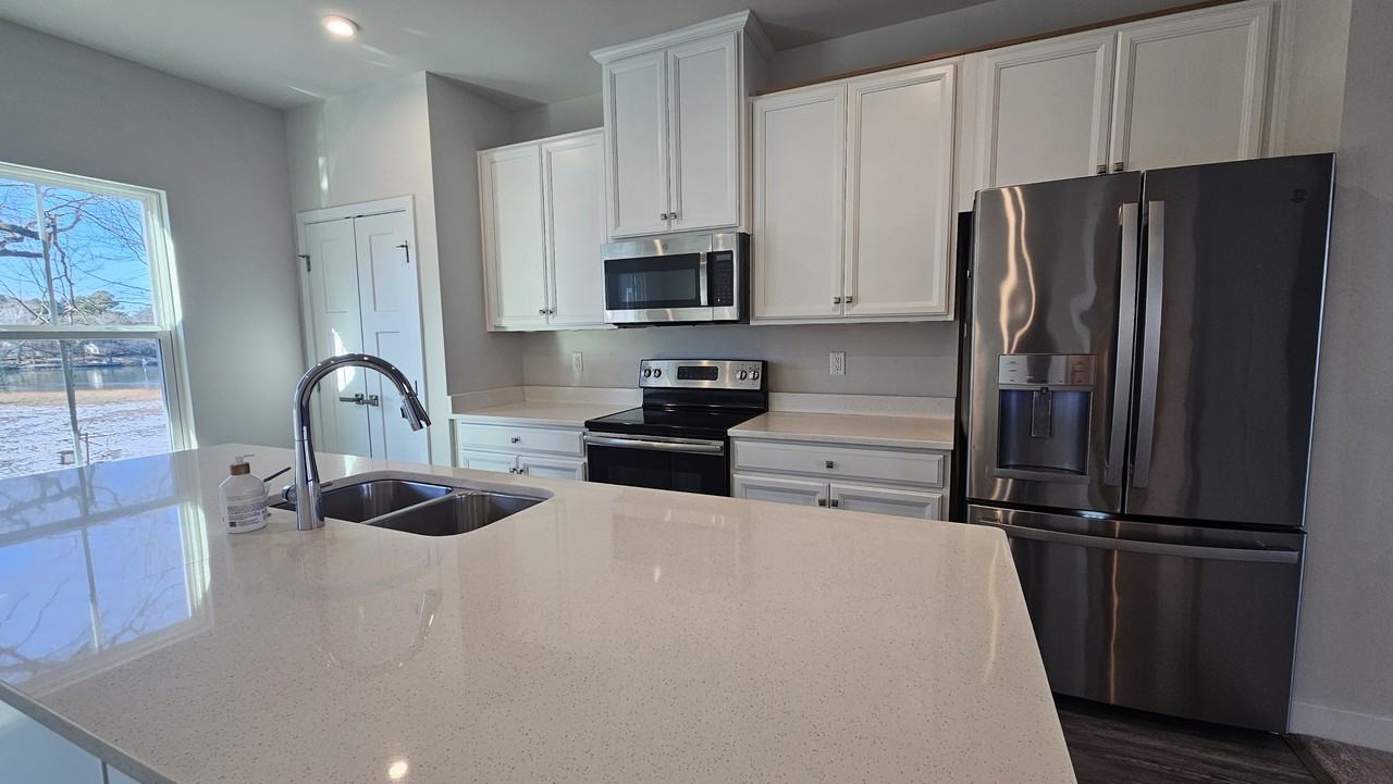 549 Westport St #1 - Photo 3 of 29