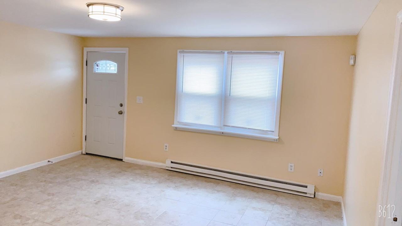 90 Brooks St #90D - Photo 2 of 11