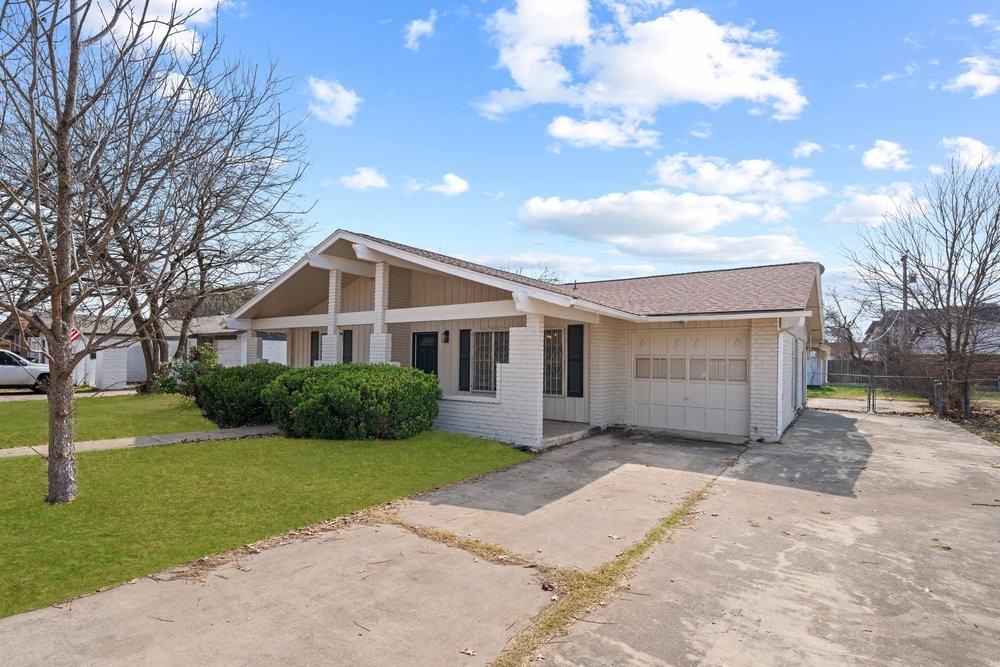 4402 Seabreeze Dr #1 - Photo 2 of 39