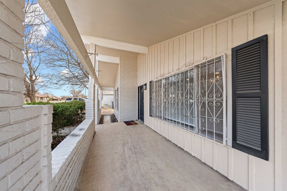 4402 Seabreeze Dr #1 - Photo 3 of 39