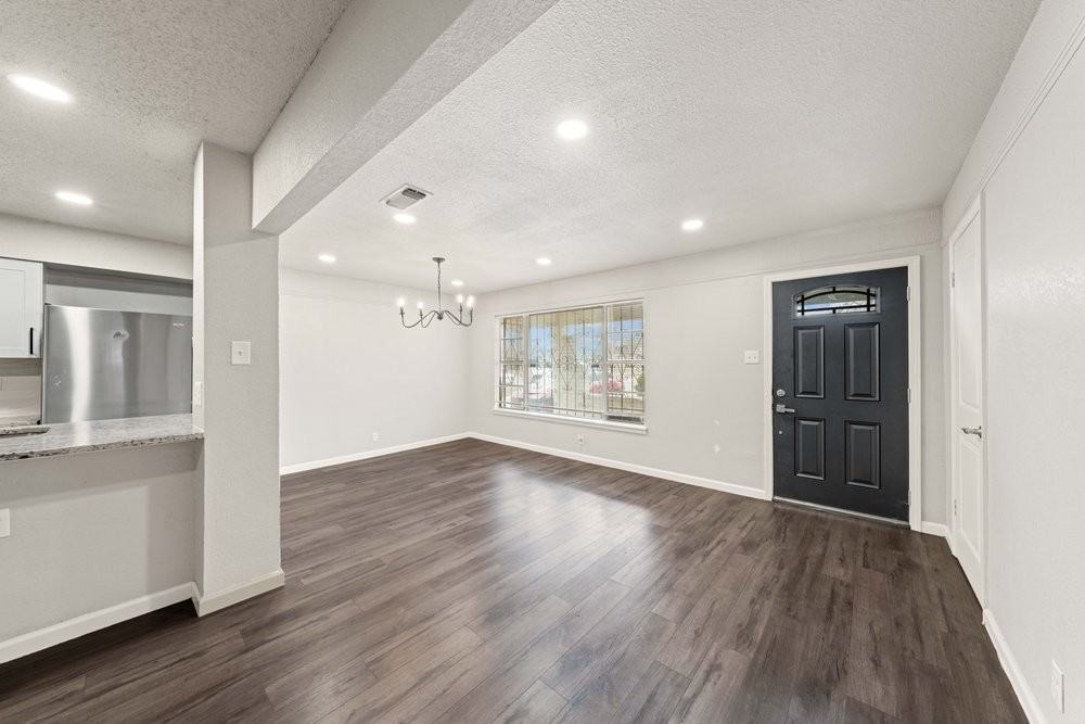 4402 Seabreeze Dr #1 - Photo 7 of 39