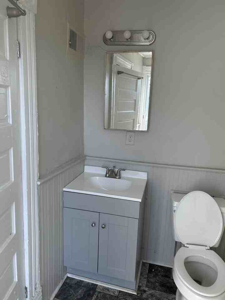 2200 Memorial AvenueApt B #B - Photo 3 of 8