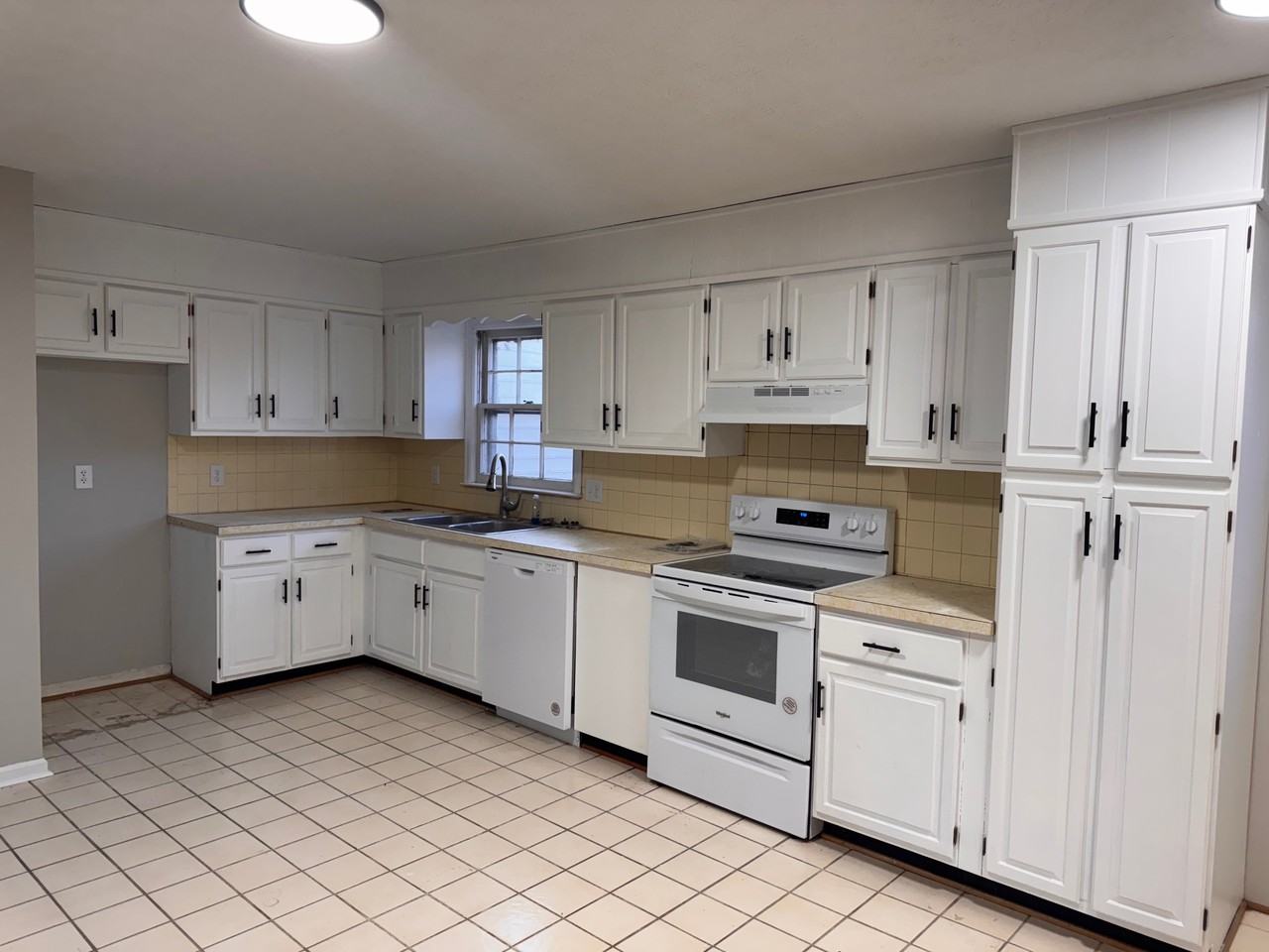 179 Holmes Cir #1 - Photo 7 of 13