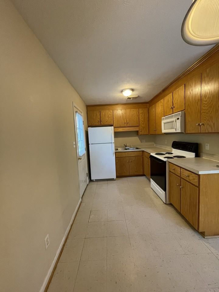 118 Waughs Ferry Rd #1 - Photo 4 of 10