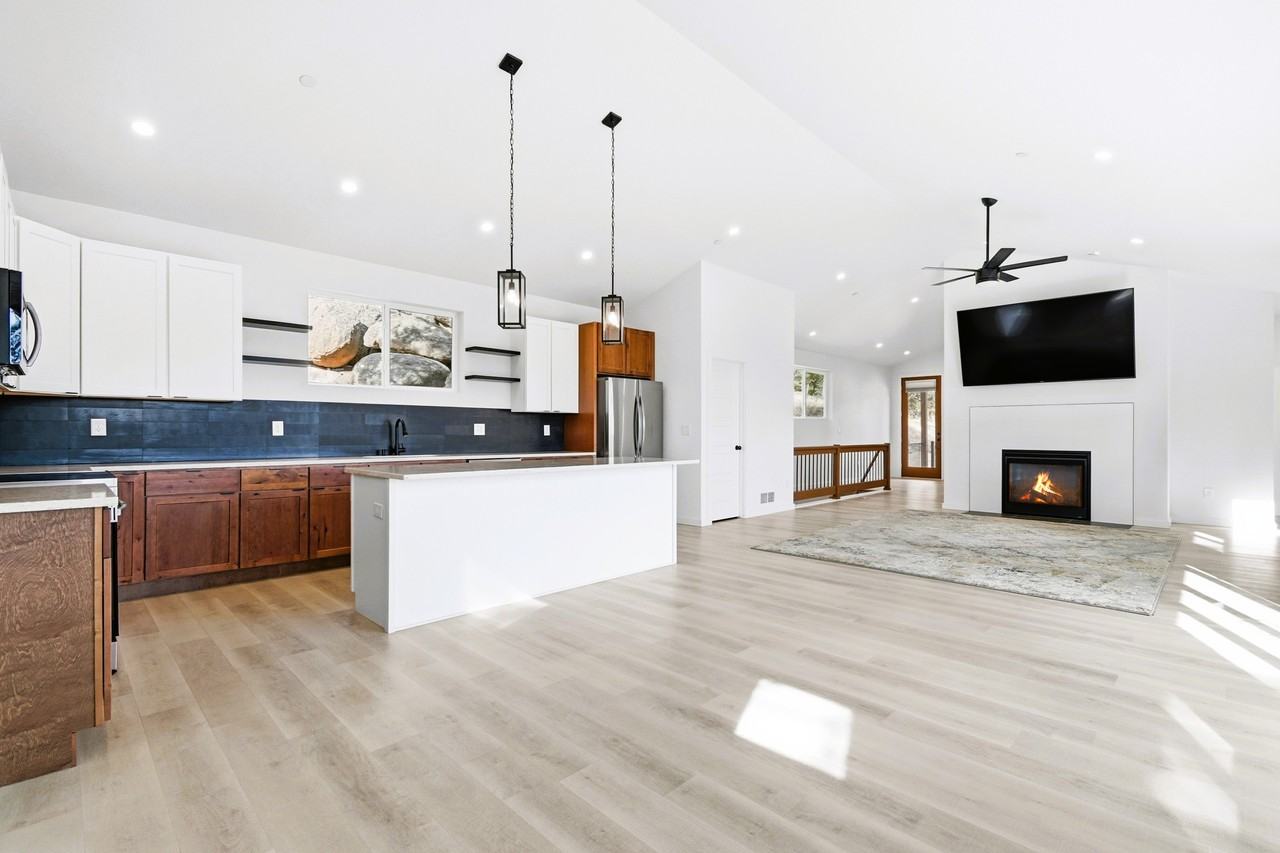 191 Diamond Dr #1 - Photo 4 of 47