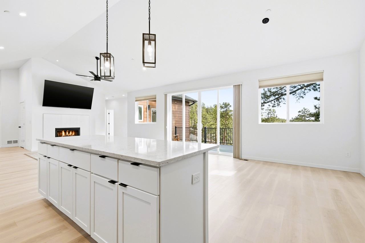 191 Diamond Dr #1 - Photo 5 of 47