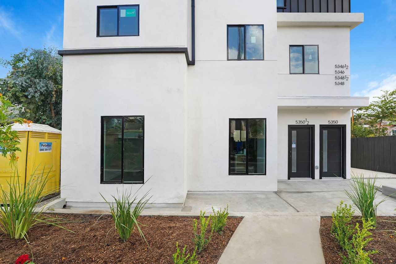 5350 Oakland St #5350 - Photo 3 of 43