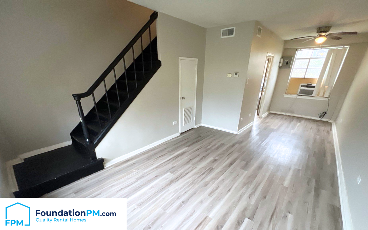 1915 S Parkway E #3 - Photo 3 of 10