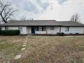 1204 Ne 6th St #1 - Photo 1 of 1