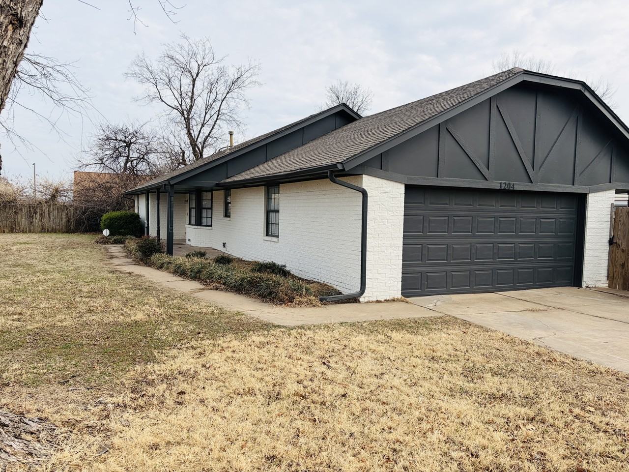 1204 Ne 6th St #1 - Photo 2 of 10