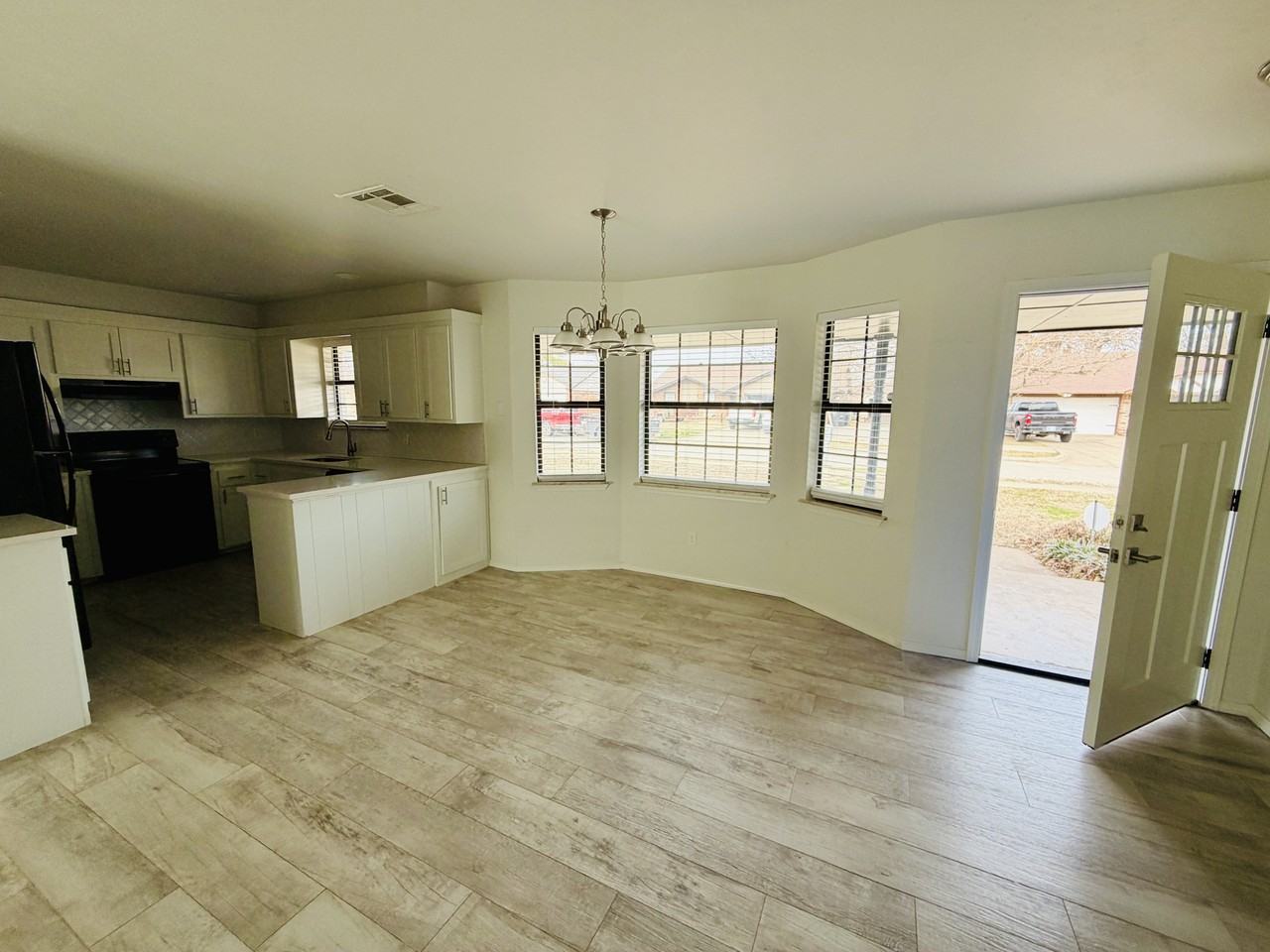 1204 Ne 6th St #1 - Photo 4 of 10