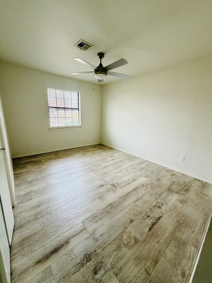 1204 Ne 6th St #1 - Photo 7 of 10