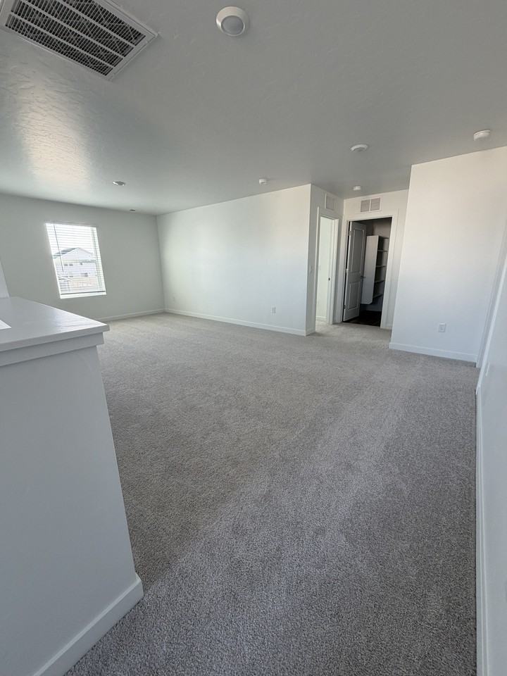 273 S Lightning Ave #273 - Photo 4 of 16