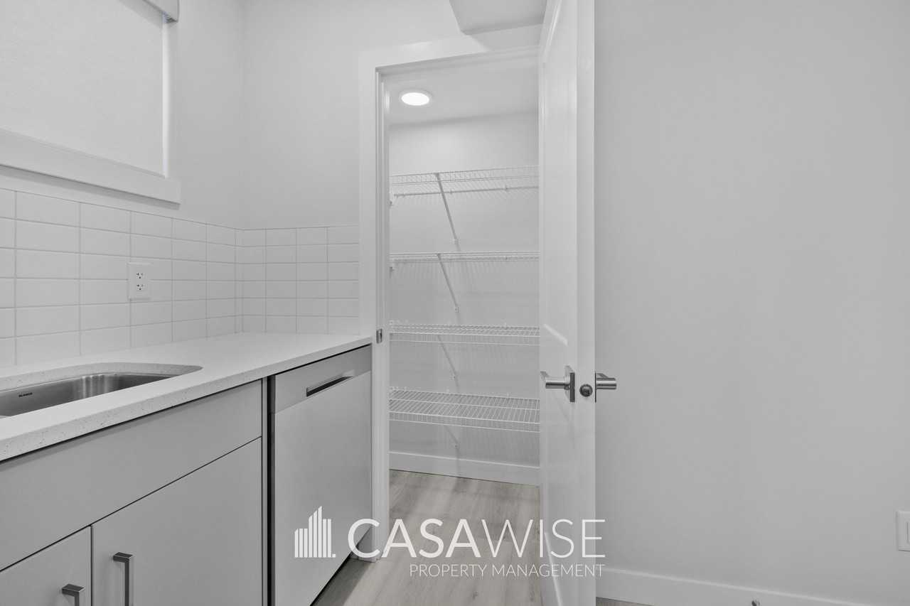 10250B 157 St Nw #BS - Photo 3 of 14